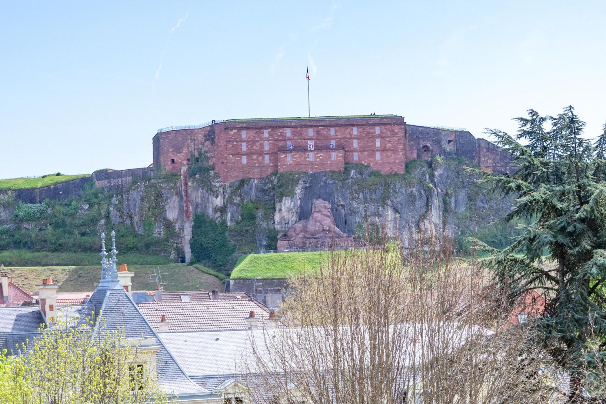 Grand Hotel Du Tonneau D'Or Belfort Bagian luar foto