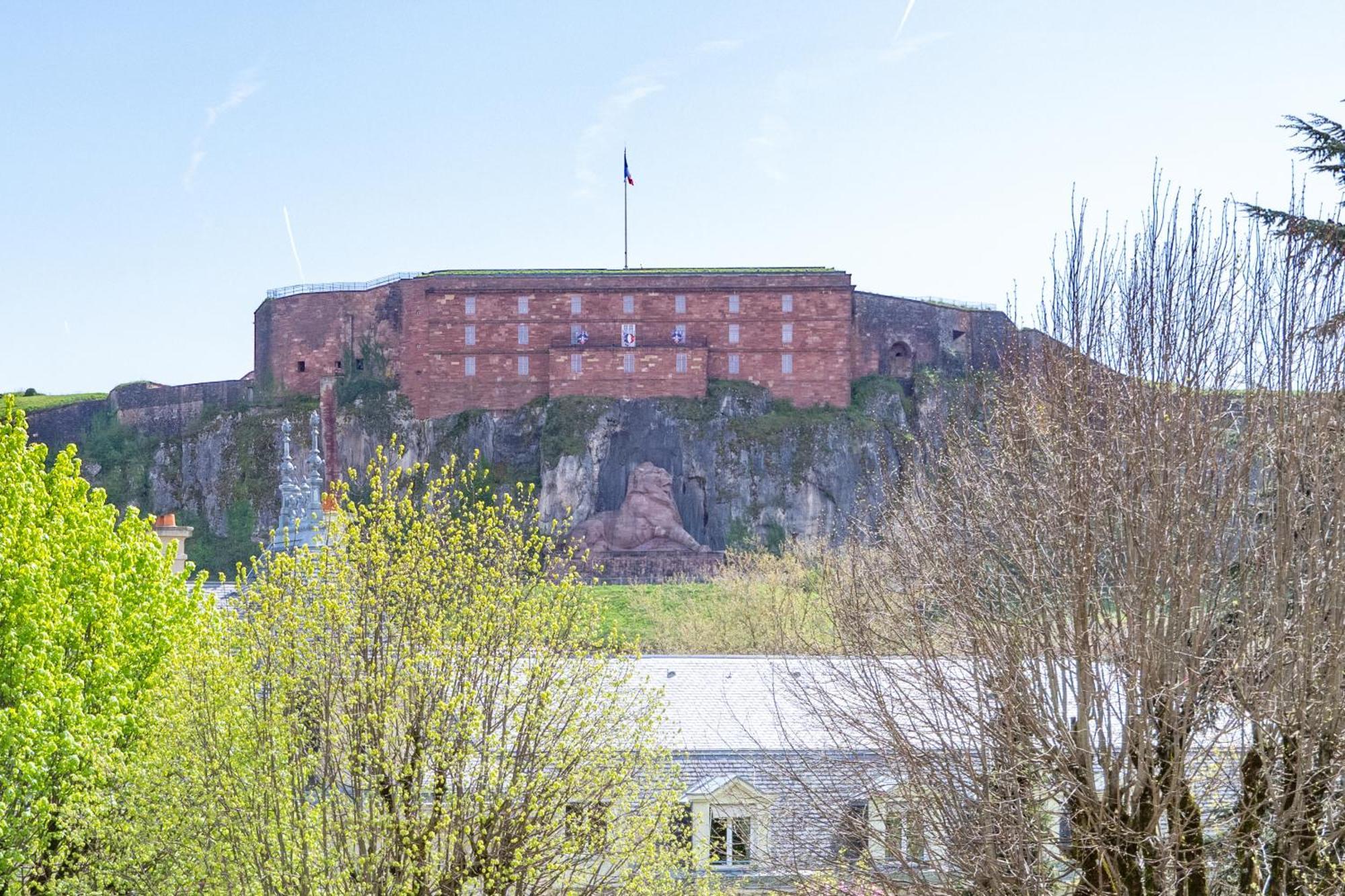 Grand Hotel Du Tonneau D'Or Belfort Bagian luar foto