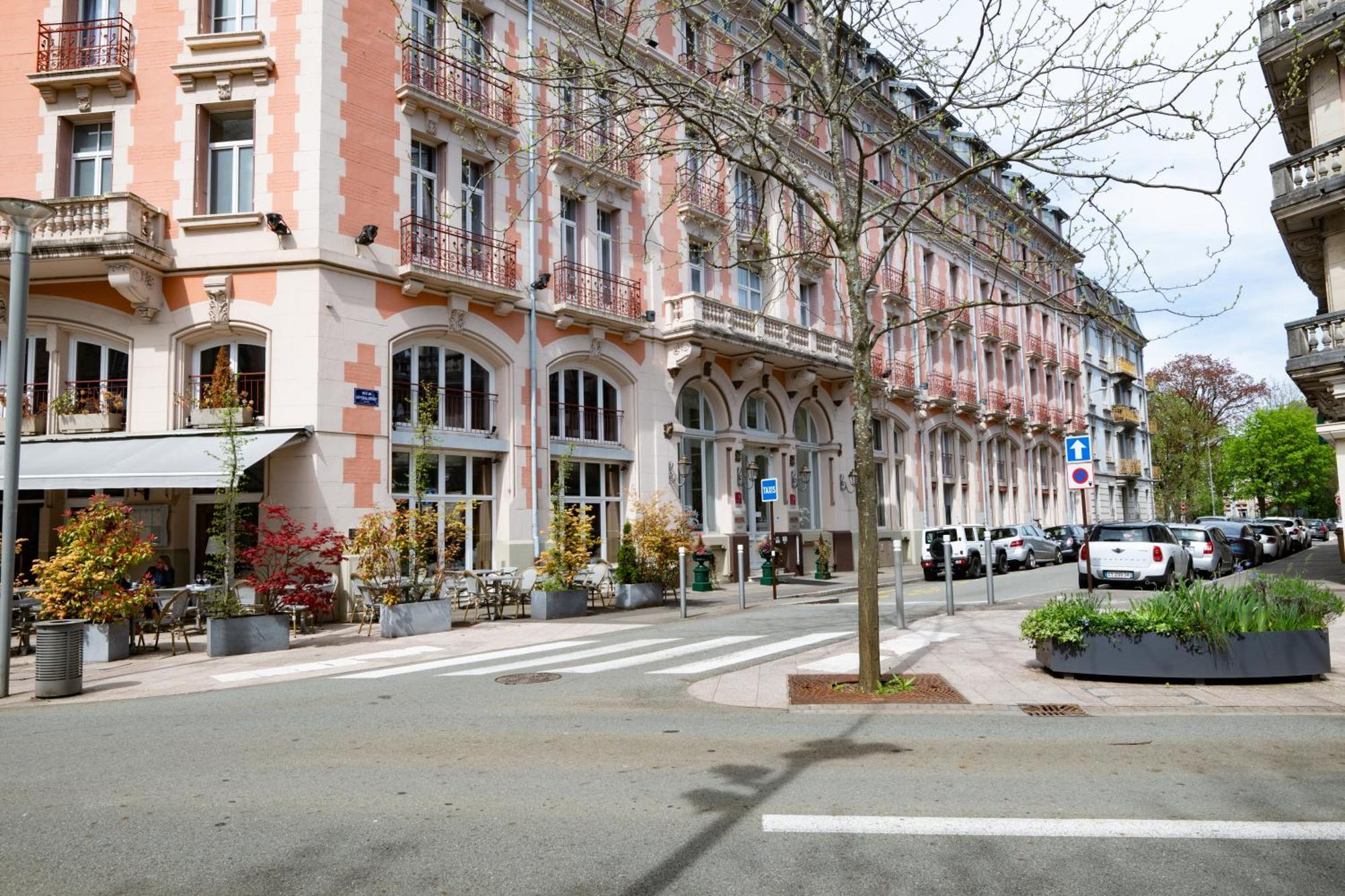 Grand Hotel Du Tonneau D'Or Belfort Bagian luar foto